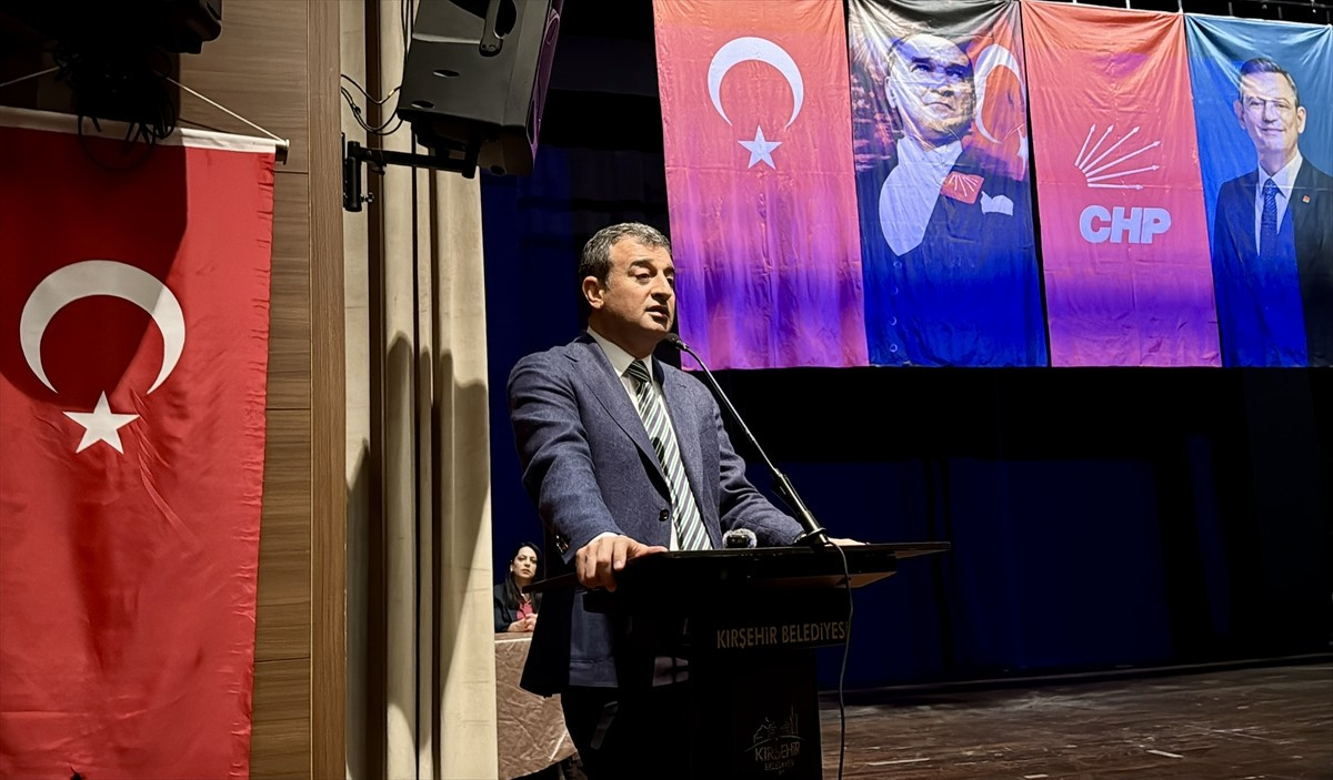 CHP Genel Başkan Yardımcısı Burhanettin Bulut, Kırşehir'de partisinin olağan il kongresine...