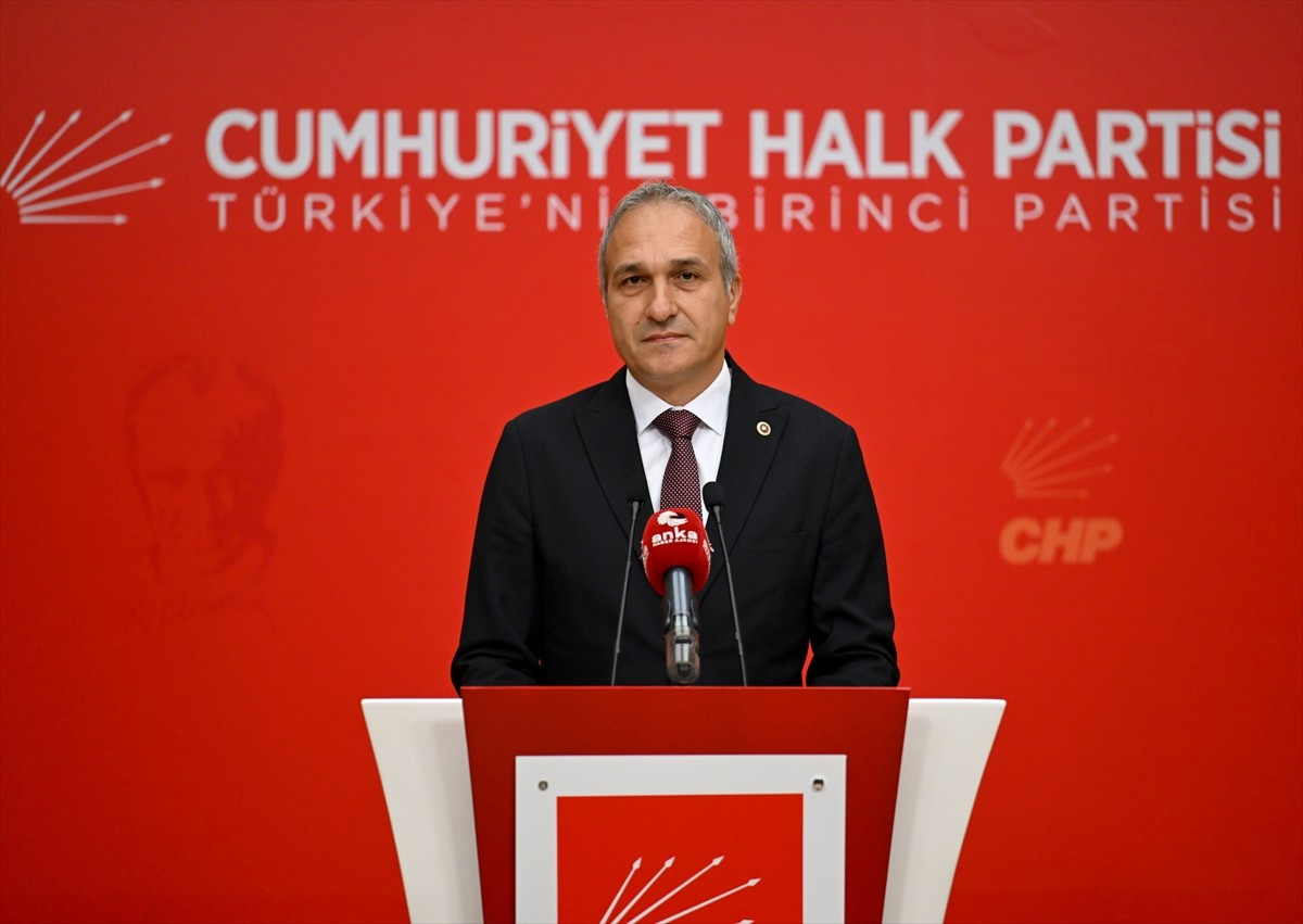 CHP Genel Başkan Yardımcısı Suat Özçağdaş, parti genel merkezinde basın toplantısı...