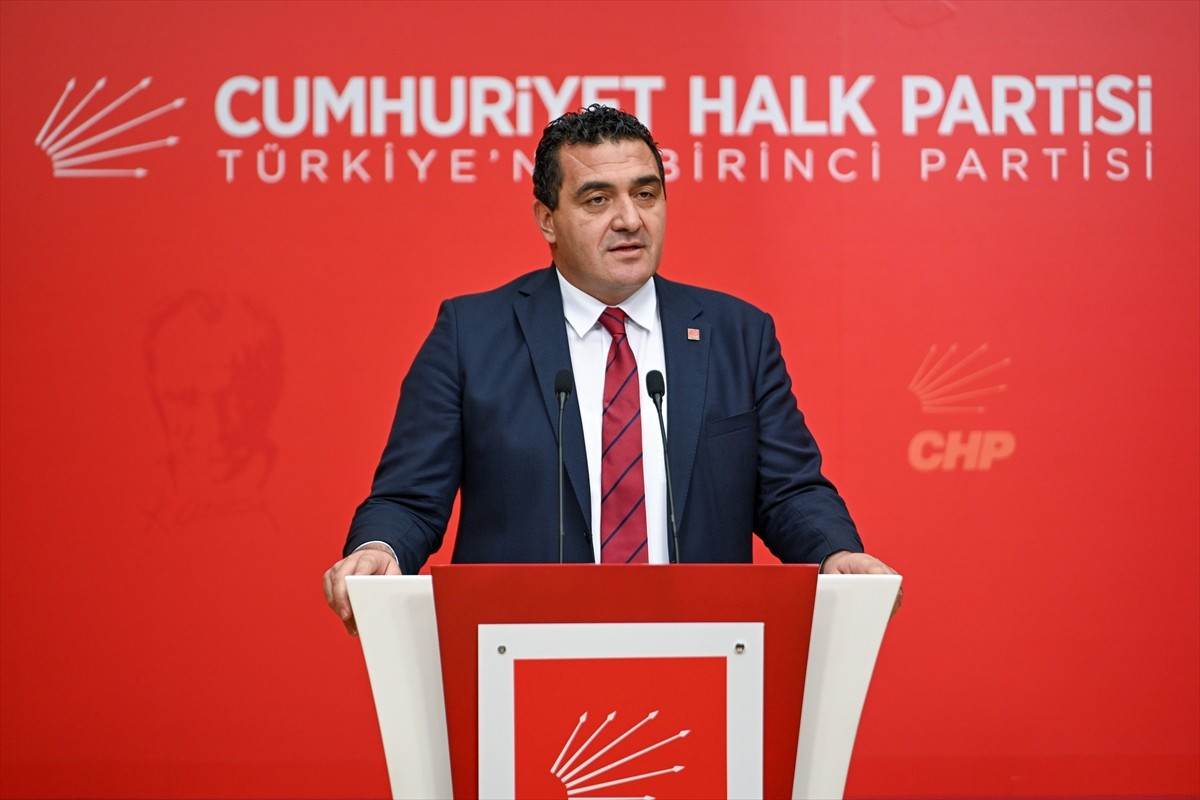 CHP Genel Başkan Yardımcısı Ulaş Karasu, parti genel merkezinde düzenlediği basın toplantısında...