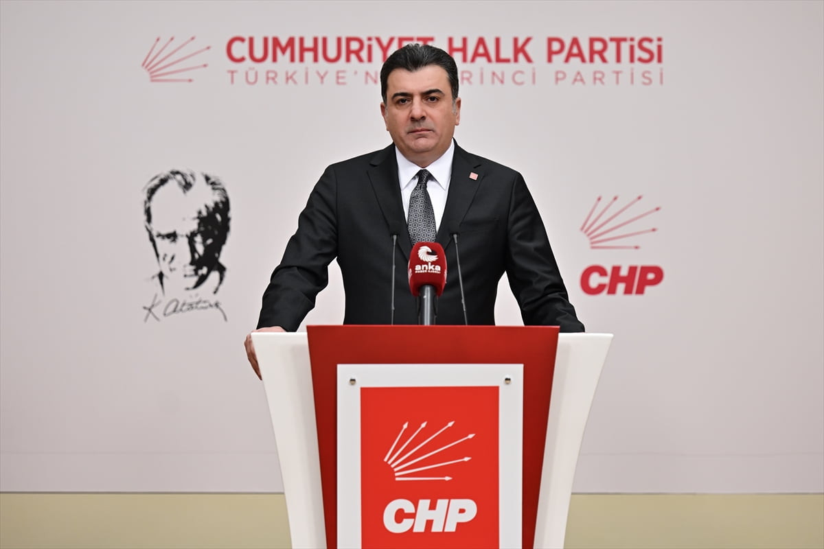 CHP Genel Başkan Yardımcısı ve Parti Sözcüsü Zeynel Emre, partisinin genel merkezinde basın...
