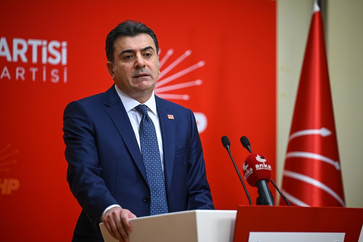CHP Genel Başkan Yardımcısı ve Parti Sözcüsü Zeynel Emre, partisinin genel merkezinde basın...