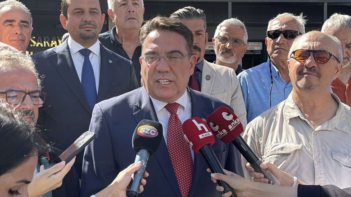 CHP Genel Başkan Yardımcısı Yankı Bağcıoğlu (ortada), "Askeri Ceza Kanunu'na muhalefet" suçundan 3...