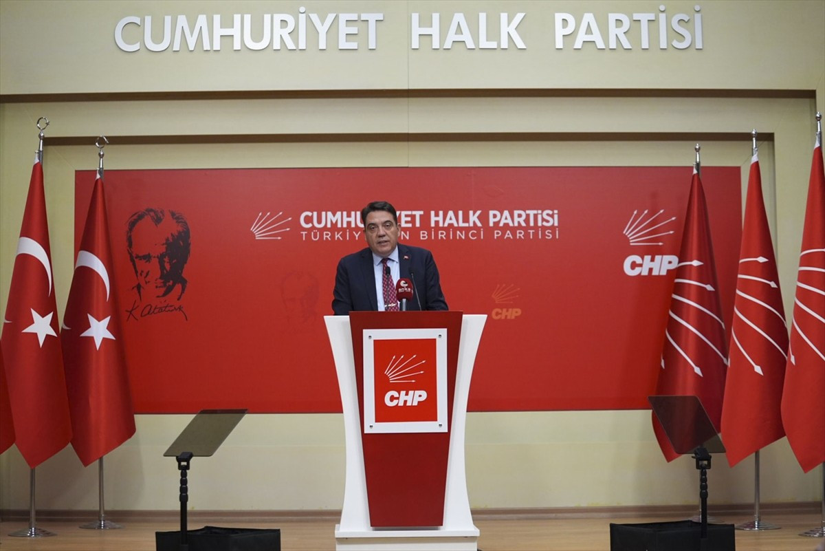CHP Genel Başkan Yardımcısı Yankı Bağcıoğlu, partisinin genel merkezinde düzenlediği basın...