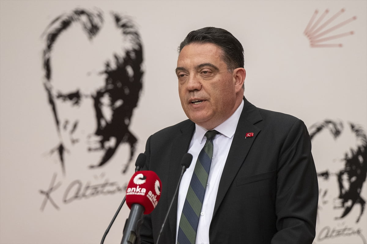 CHP Genel Başkan Yardımcısı Yankı Bağcıoğlu, partisinin genel merkezinde düzenlediği basın...