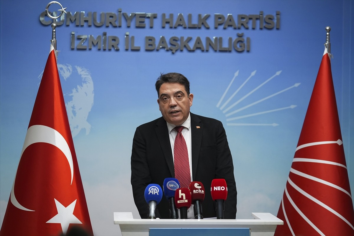 CHP Genel Başkan Yardımcısı Yankı Bağcıoğlu, partisinin İzmir İl Başkanlığında basın toplantısı...