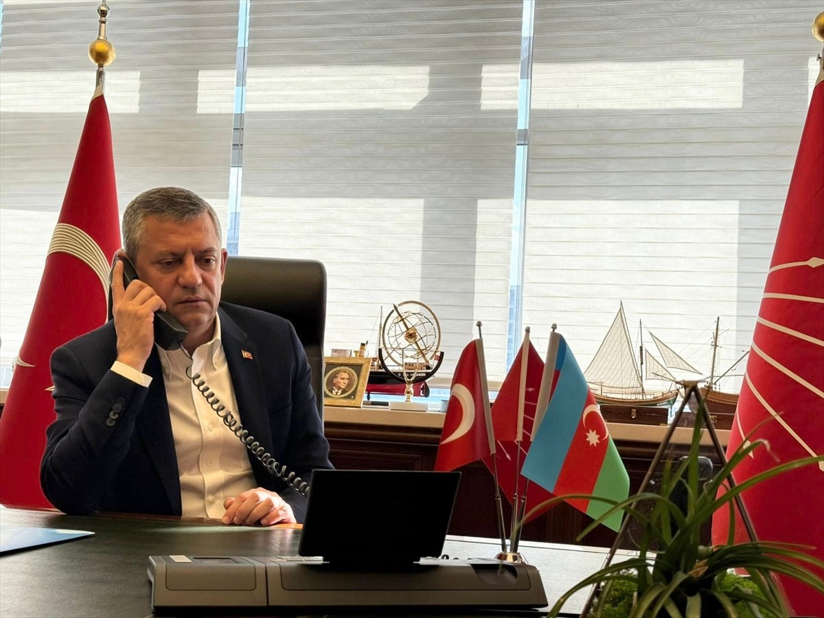 CHP Genel Başkanı Özgür Özel, Azerbaycan Cumhurbaşkanı İlham Aliyev'i telefonla arayarak ülkesinin...