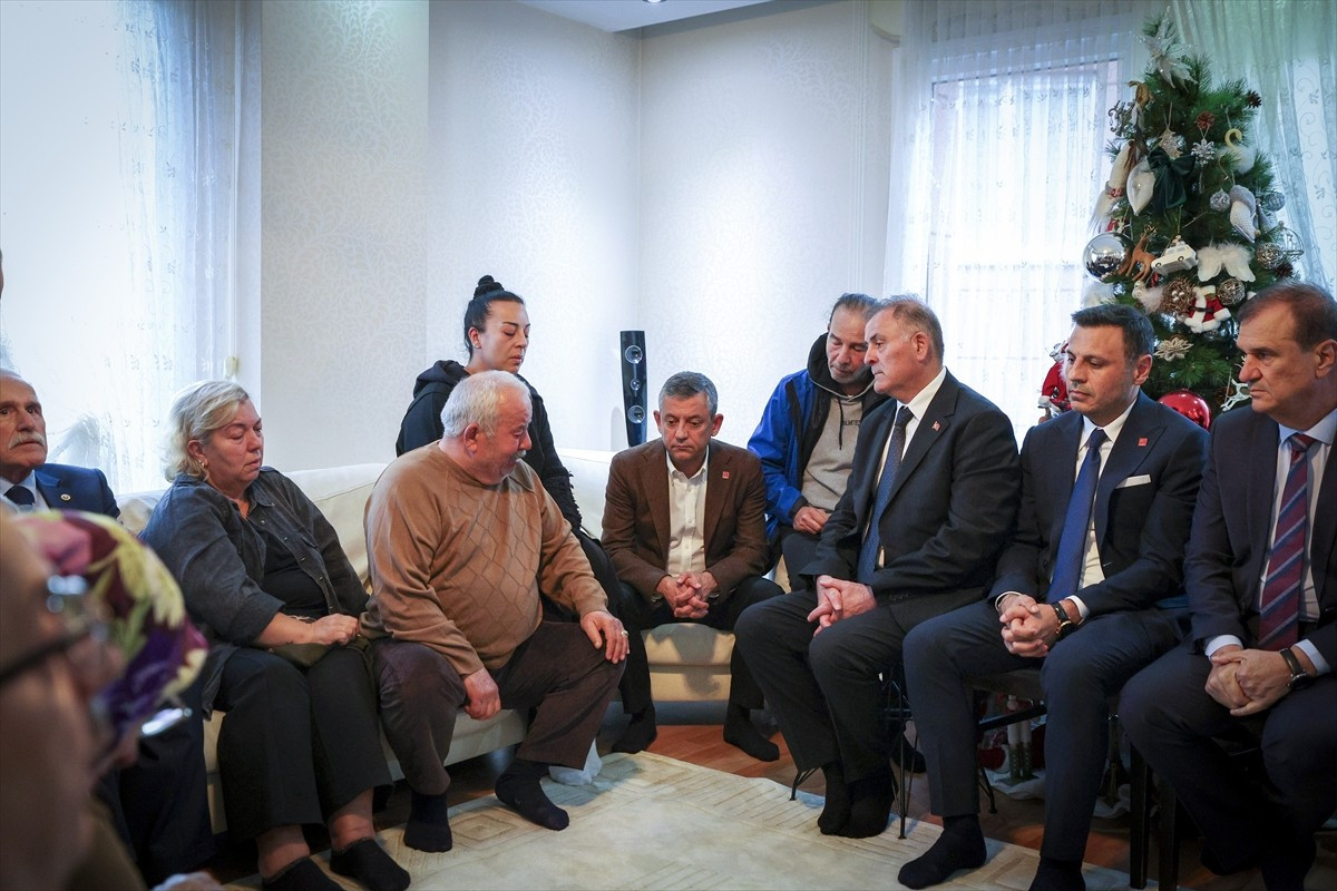 CHP Genel Başkanı Özgür Özel, Azerbaycan-Gürcistan sınırında düşen askeri kargo uçağında şehit...