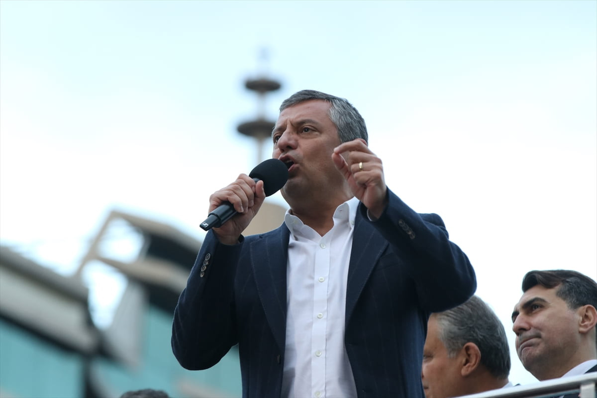 CHP Genel Başkanı Özgür Özel, Aziz İhsan Aktaş suç örgütü soruşturması kapsamında tutuklanmasının...