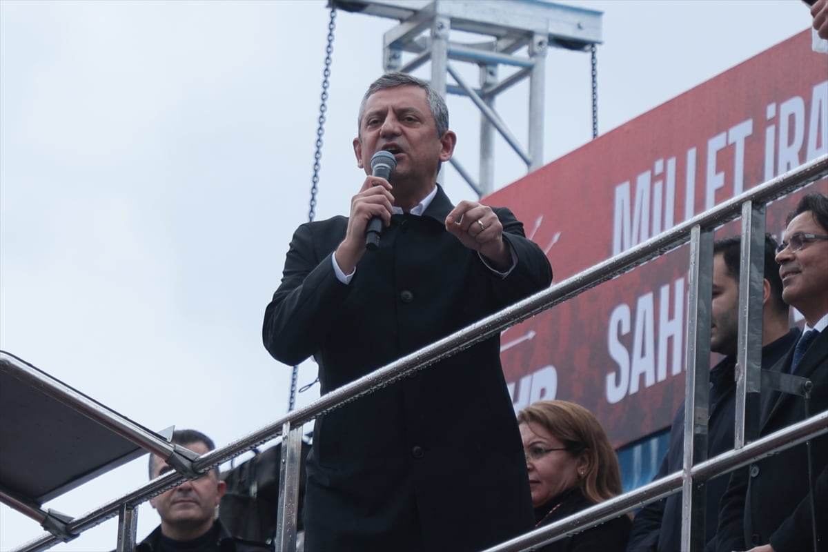 CHP Genel Başkanı Özgür Özel, Denizli'nin Merkezefendi ilçesinde "Millet İradesine Sahip Çıkıyor"...