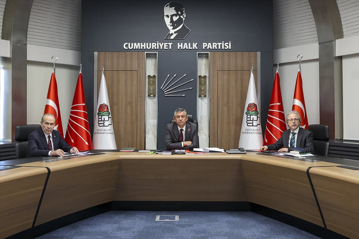 CHP Genel Başkanı Özgür Özel, dün akşam düzenlenen Sosyalist Enternasyonal Prezidyum Toplantısı'na...