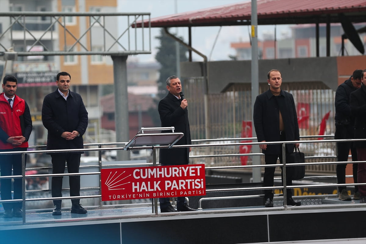 CHP Genel Başkanı Özgür Özel, Hatay'ın Defne ilçesi Çekmece Kavşağı'nda "Millet İradesine Sahip...