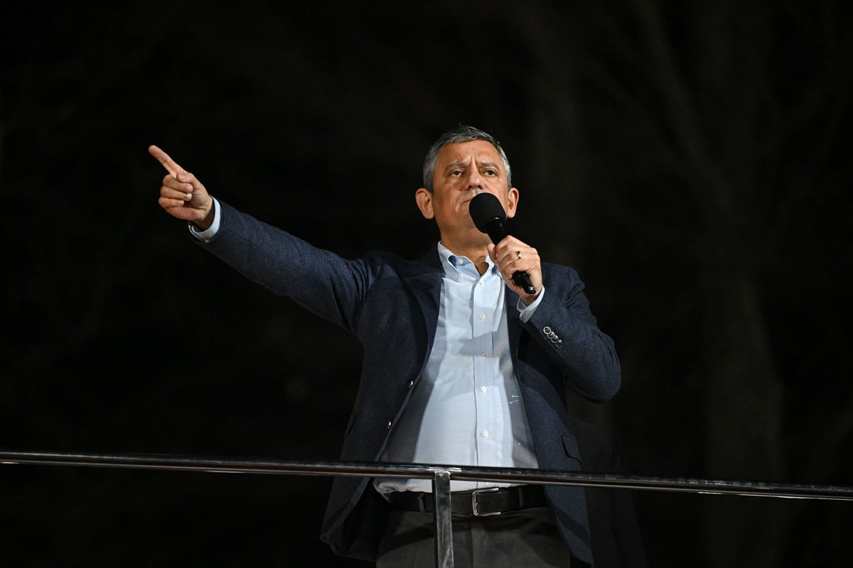 CHP Genel Başkanı Özgür Özel, İBB Sultaniye Parkı'nda "Millet İradesine Sahip Çıkıyor" sloganıyla...