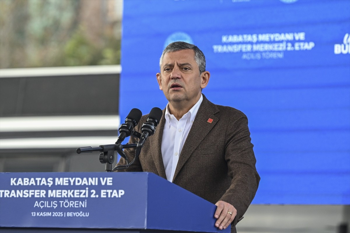 ⁠CHP Genel Başkanı Özgür Özel, İstanbul Büyükşehir Belediyesi (İBB) Kabataş Meydanı ve Transfer...