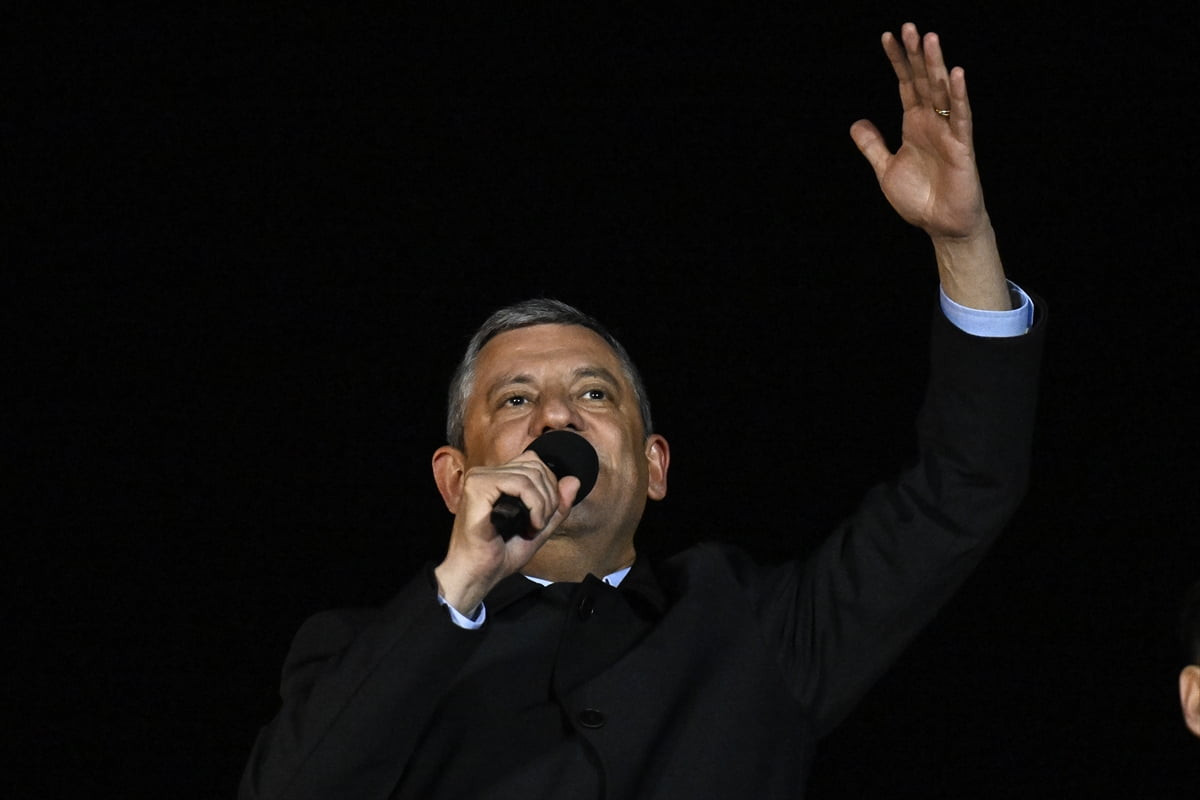 CHP Genel Başkanı Özgür Özel, İstanbul Büyükşehir Belediyesine (İBB) yönelik yolsuzluk ve terör...