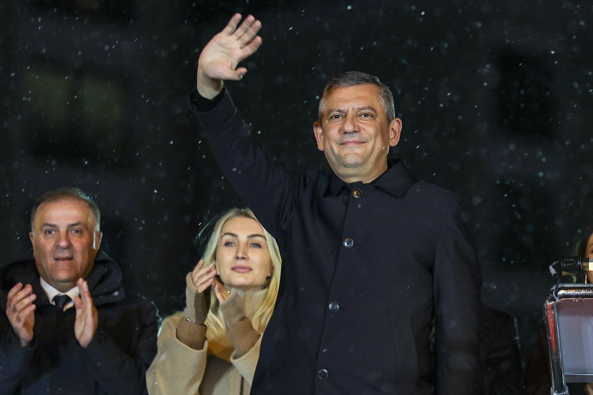 CHP Genel Başkanı Özgür Özel, İstanbul Büyükşehir Belediyesine (İBB) yönelik yolsuzluk ve terör...