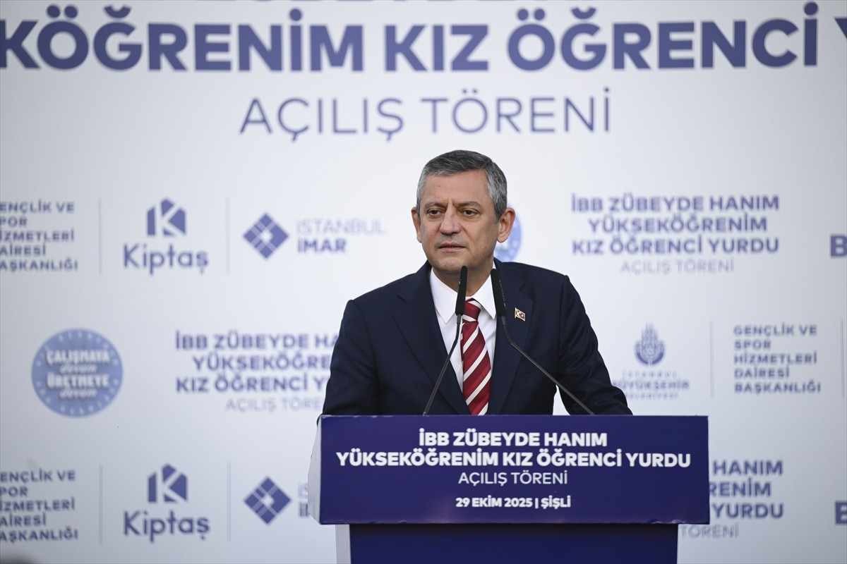 CHP Genel Başkanı Özgür Özel, İstanbul Büyükşehir Belediyesinin (İBB) Şişli'deki Zübeyde Hanım...