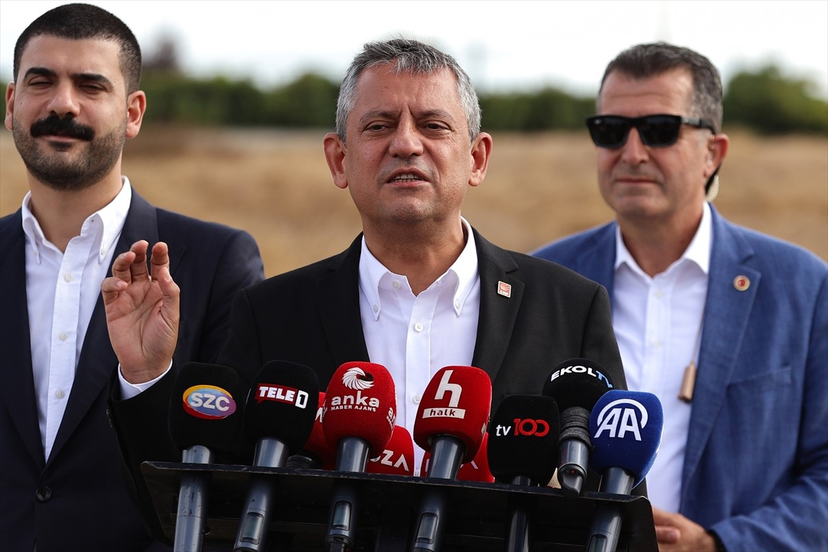 CHP Genel Başkanı Özgür Özel, İstanbul Büyükşehir (İBB) Belediye Başkanlığı görevinden...