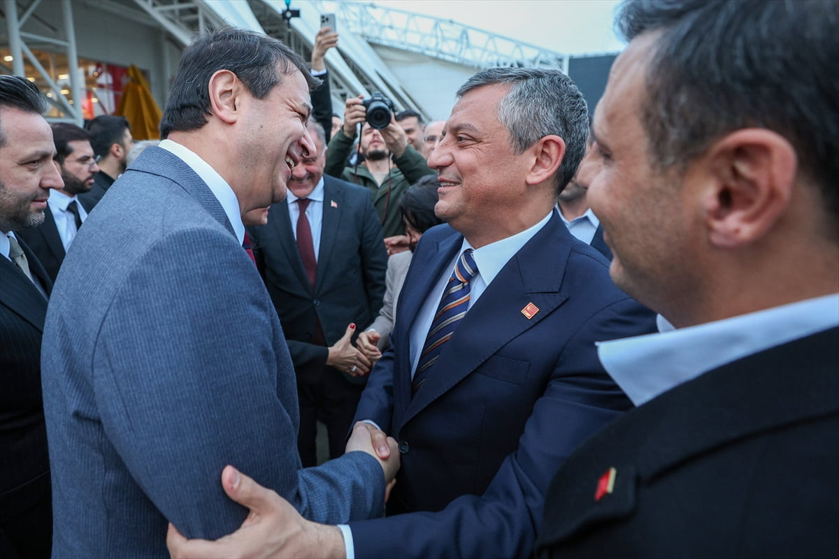 CHP Genel Başkanı Özgür Özel, İstanbul Yenikapı'daki Mimar Kadir Topbaş Gösteri ve Sanat...