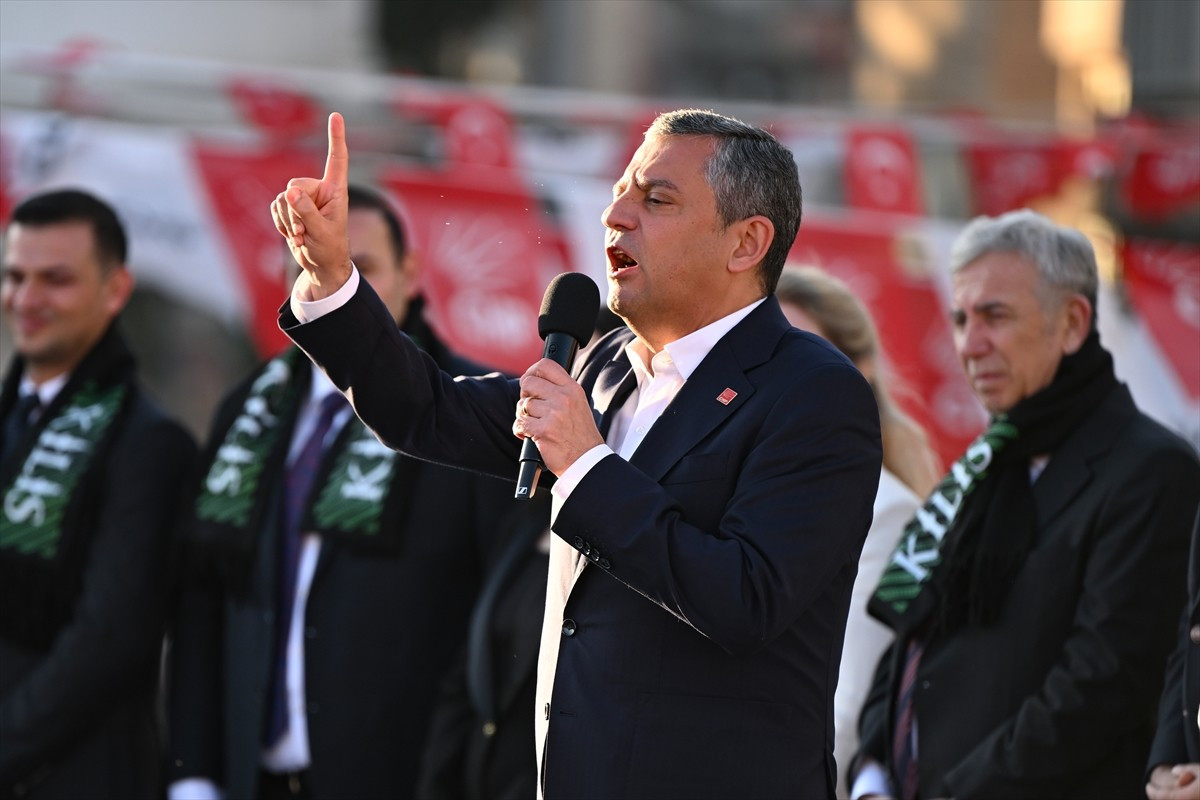 CHP Genel Başkanı Özgür Özel, Kilis'te Cumhuriyet Meydanı'nda düzenlenen mitingde, konuştu.