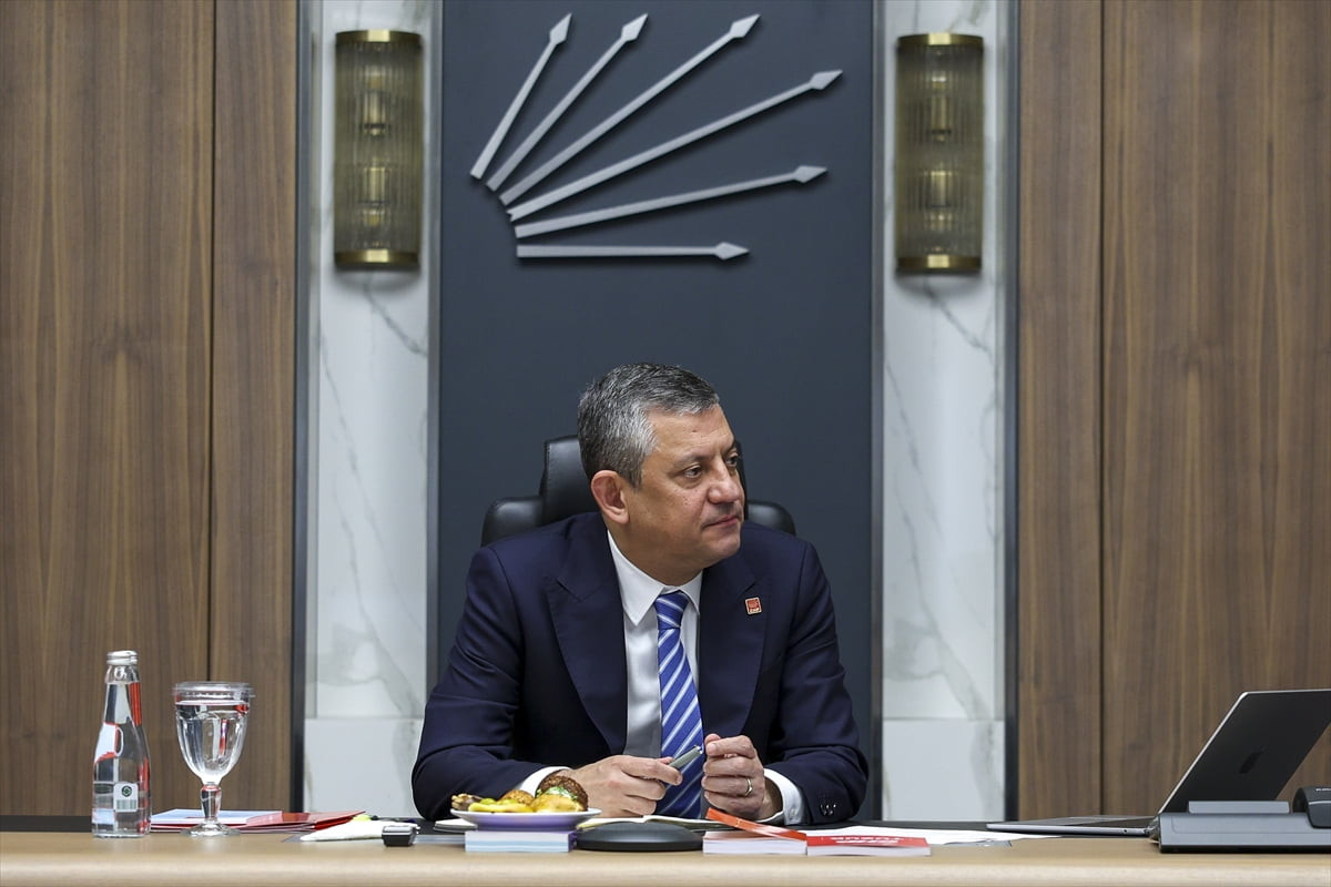 CHP Genel Başkanı Özgür Özel, parti genel merkezinde, Diyarbakır Kent Koruma ve Dayanışma...