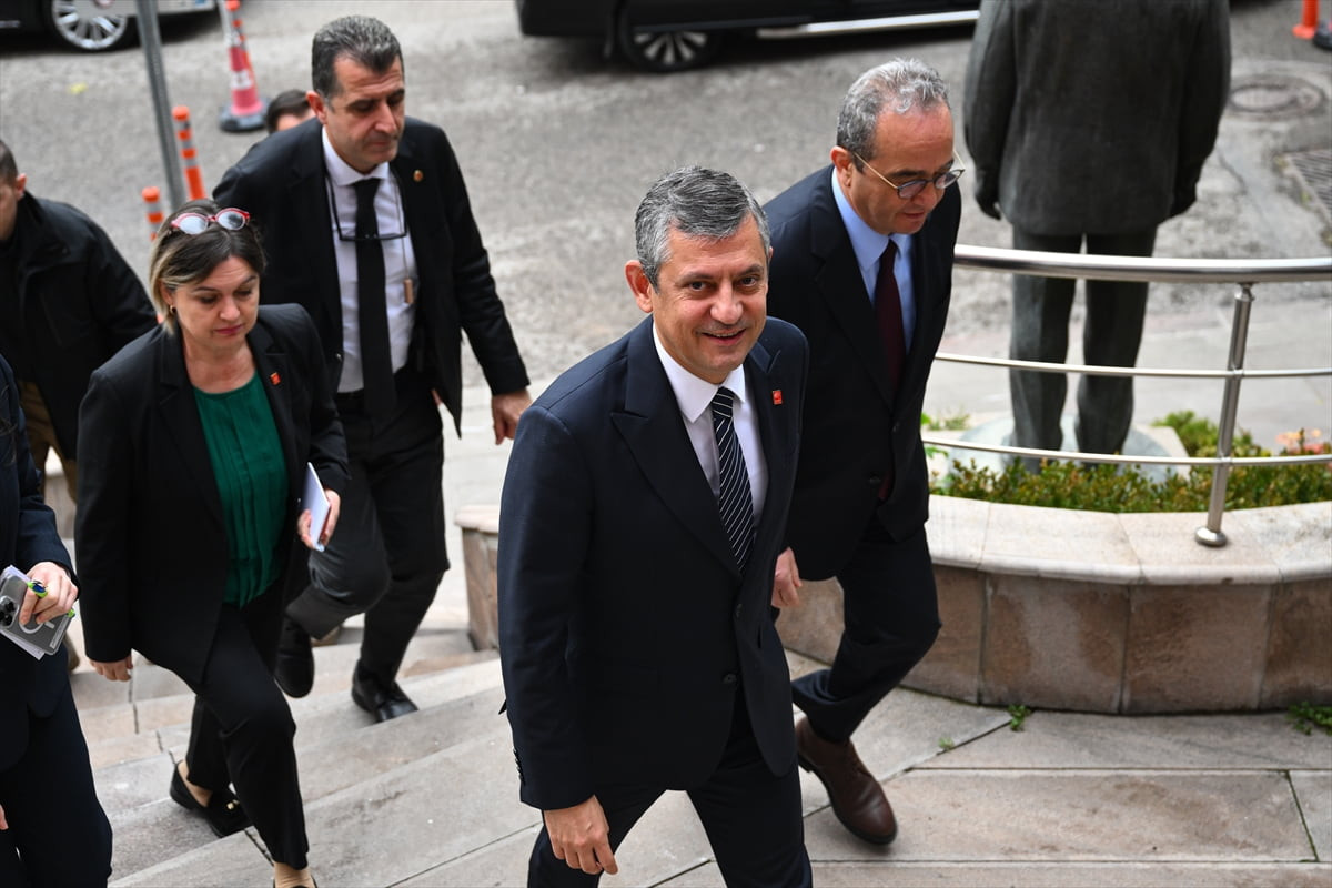 CHP Genel Başkanı Özgür Özel, partisinin Cumhurbaşkanlığı Aday Ofisi'nde (CAO) ilki düzenlenen...