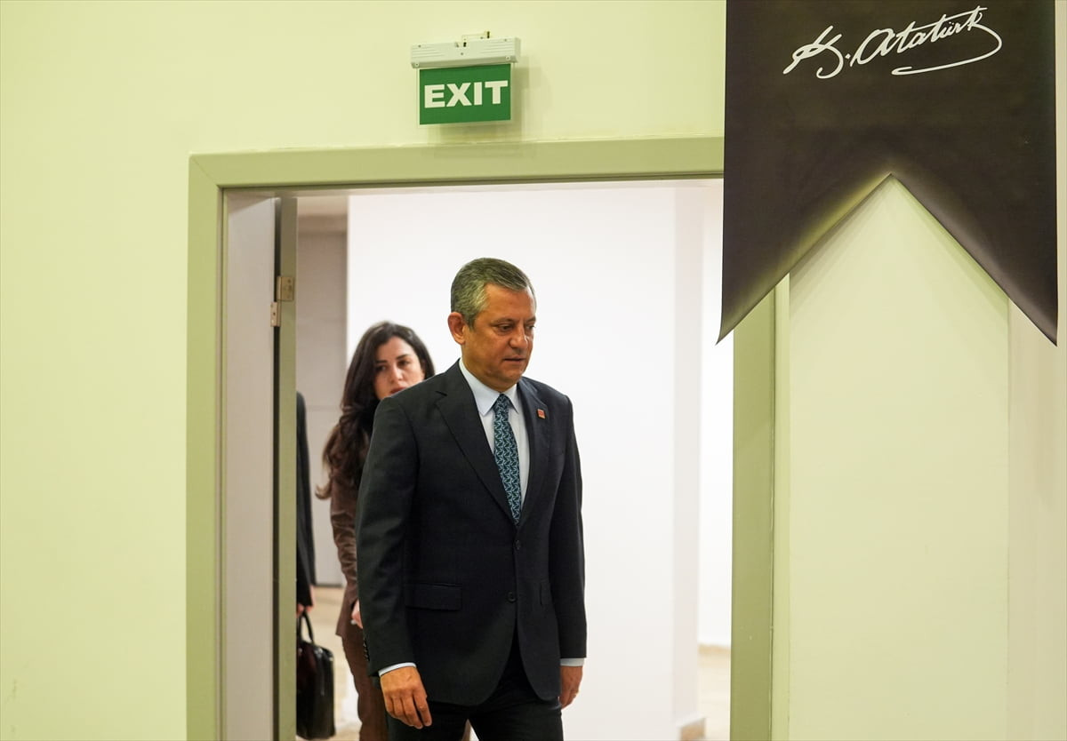 CHP Genel Başkanı Özgür Özel, partisinin Cumhurbaşkanlığı Aday Ofisinde (CAO) düzenlenen Yürütme...