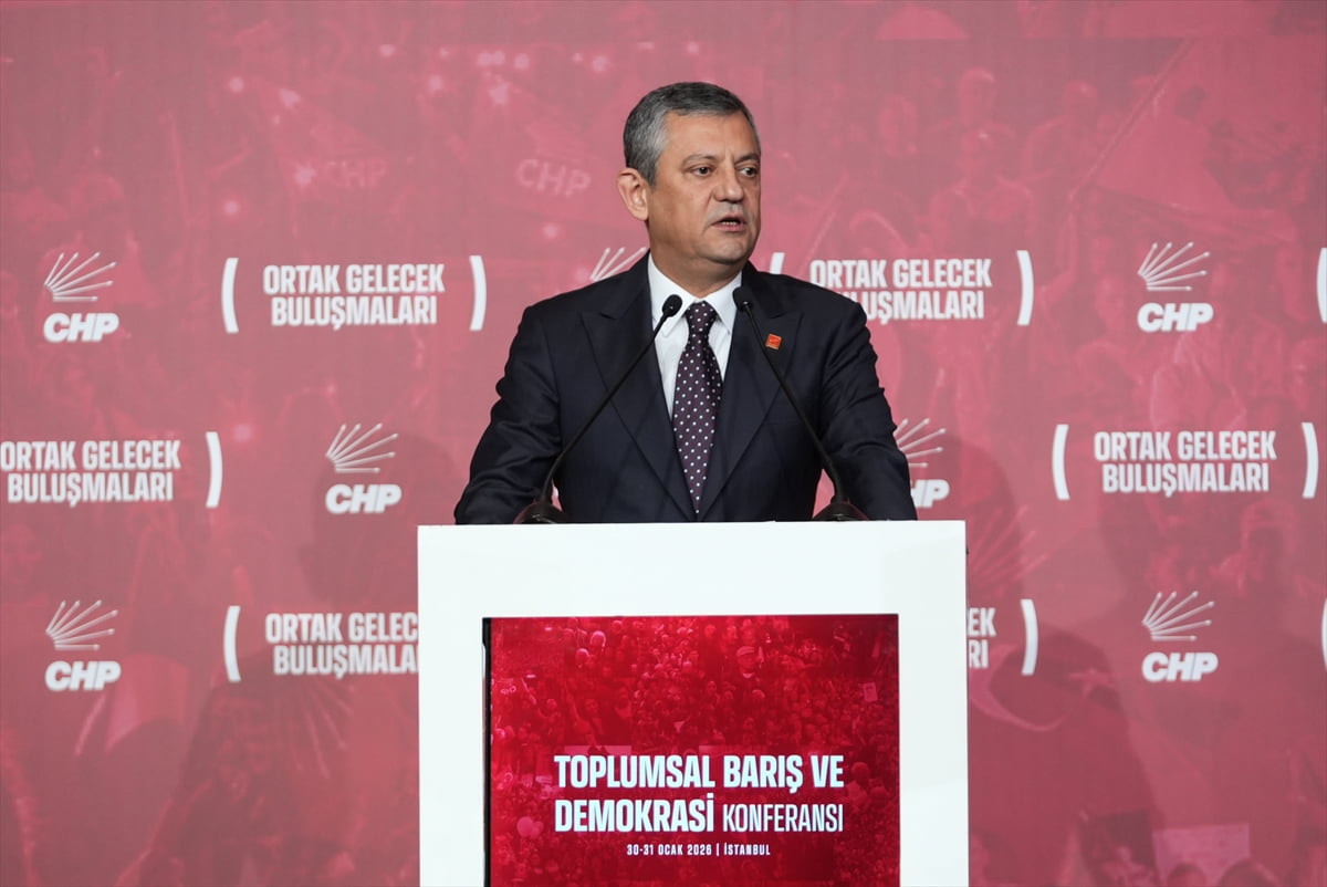 CHP Genel Başkanı Özgür Özel, partisinin İstanbul Kongre Merkezi'nde düzenlediği Toplumsal Barış...