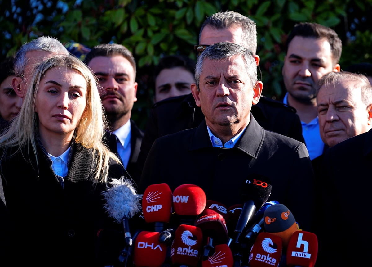 CHP Genel Başkanı Özgür Özel, "İmamoğlu çıkar amaçlı suç örgütü" davasının ilk duruşmasının...