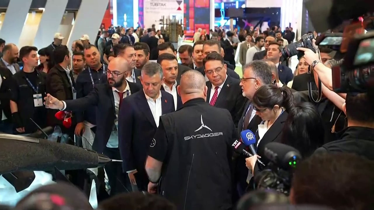 CHP GENEL BAŞKANI ÖZGÜR ÖZEL SAHA 2026 ULUSLARARASI SAVUNMA, HAVACILIK VE UZAY SANAYİ FUARI'NI...
