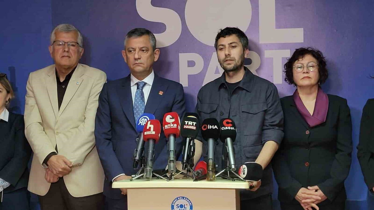 CHP GENEL BAŞKANI ÖZGÜR ÖZEL, SOL PARTİ GENEL BAŞKANI ÖNDER İŞLEYEN İLE ORTAK BASIN TOPLANTISI...