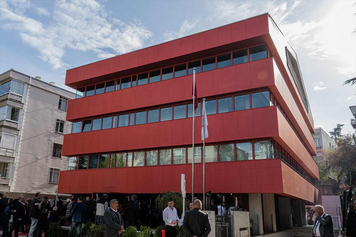 CHP Genel Başkanı Özgür Özel, Türk Eczacıları Birliği Eczacılık Tarihi ve Güzel Sanatları...