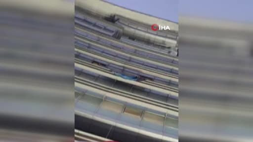 CHP Genel Merkez’ine Özel’in pankartı asıldı