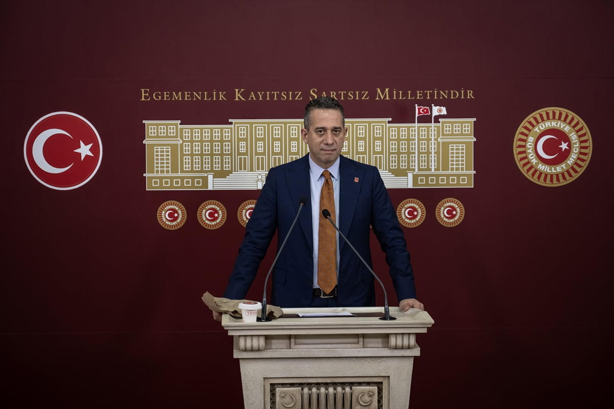CHP Grup Başkanvekili Ali Mahir Başarır, Meclis'te düzenlediği basın toplantısında, gündeme...