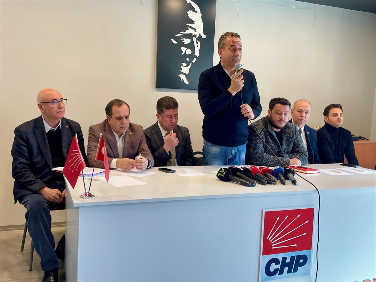 CHP Grup Başkanvekili Ali Mahir Başarır, partinin Bolu İl Başkanlığında, Bolu Belediyesine yönelik...