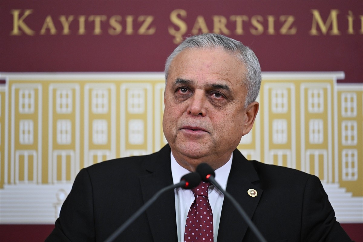 CHP Mersin Milletvekili Hasan Ufuk Çakır, Meclis'te düzenlediği basın toplantısında, milletvekili...