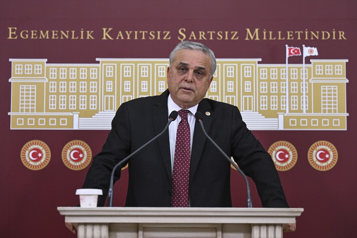 CHP Mersin Milletvekili Hasan Ufuk Çakır, TBMM'de basın toplantısı düzenledi.