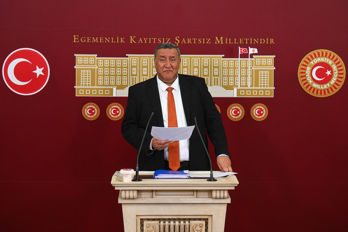 CHP Niğde Milletvekili Ömer Fethi Gürer,  TBMM'de basın toplantısı düzenledi.