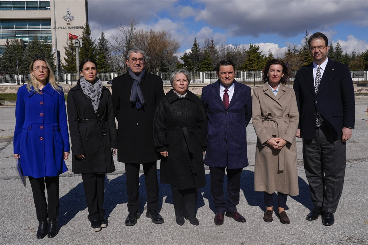 CHP yetkilileri, 11. Yargı Paketi hakkında yürürlüğün durdurulması ve iptali istemiyle Anayasa...