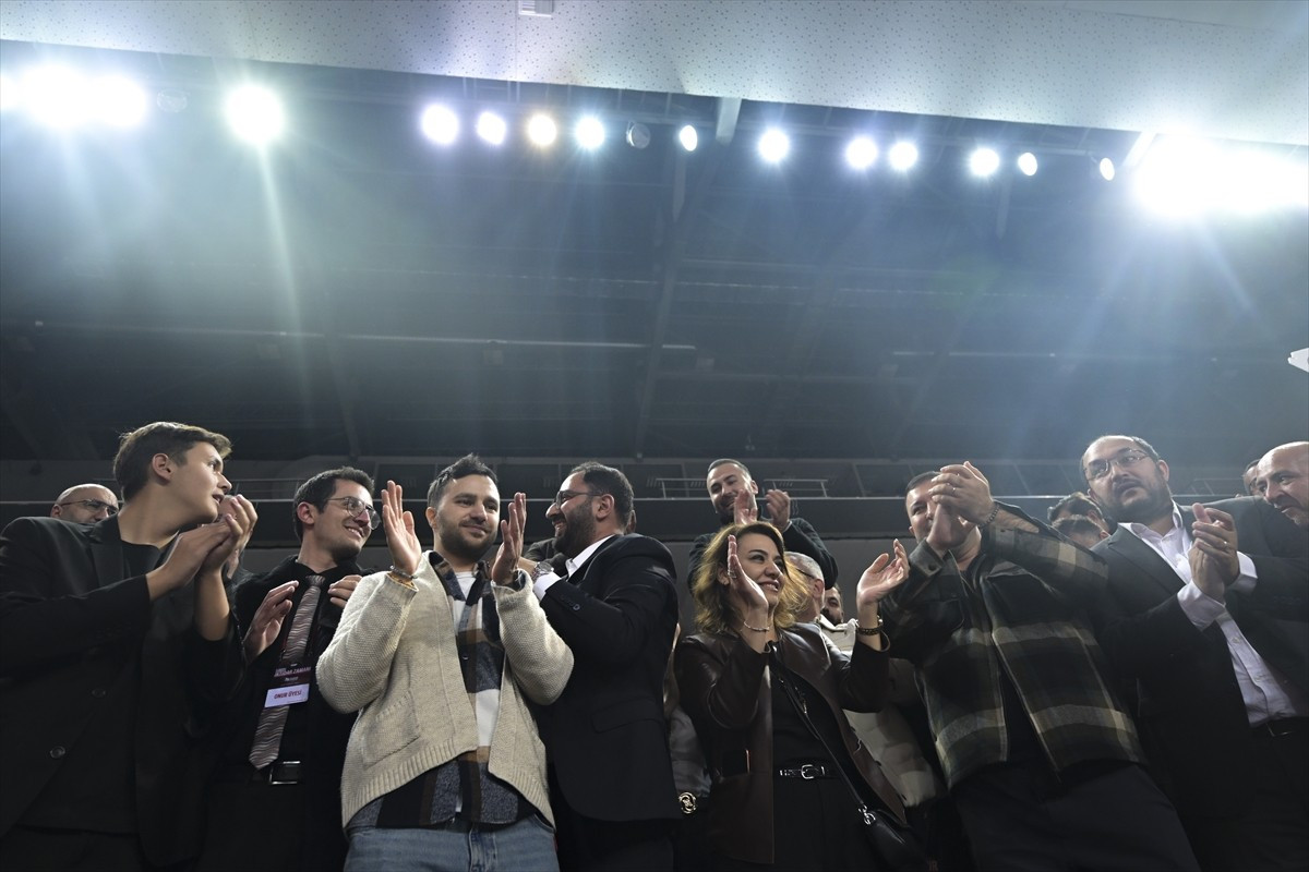 CHP'nin 39. Olağan Kurultayı'nda, çarşaf liste usulüyle yapılan seçimin resmi olmayan sonucuna...