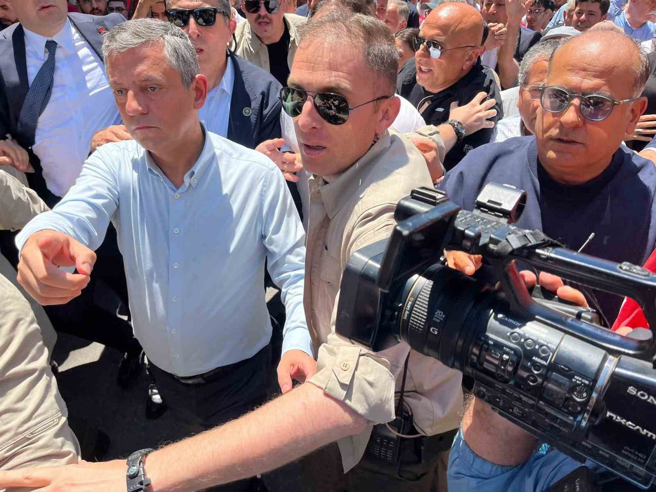 CHP’DEKİ 'MUTLAK BUTLAN' KRİZİNİN ARDINDAN İZMİR’DE PARTİLİLERLE BULUŞAN ÖZGÜR ÖZEL, KEMAL...