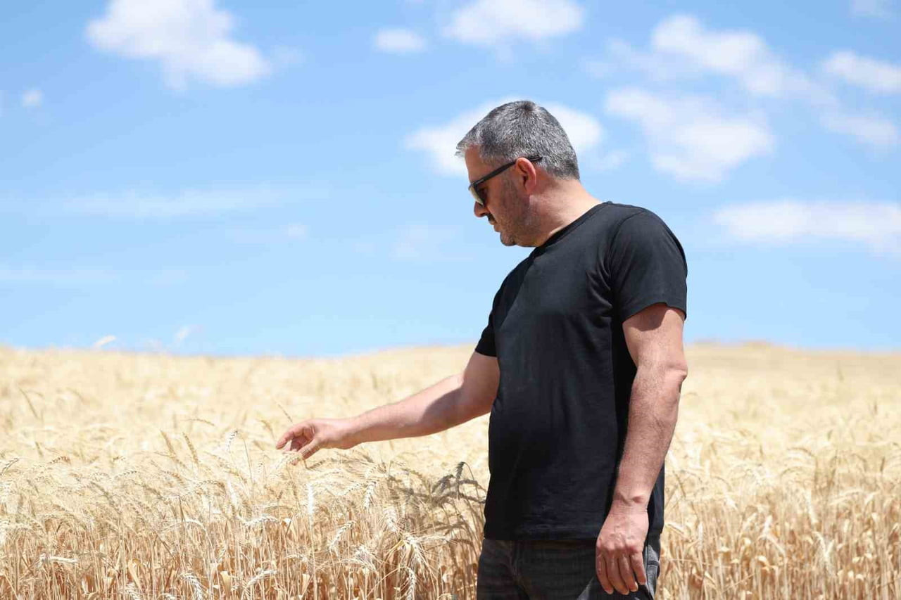 ÇİFTÇİLERDEN ÜRÜNLERİN DURUMU VE SEZONUN VERİMİ HAKKINDA BİLGİ ALANBAŞKAN ERTUĞRUL ÇETİN...