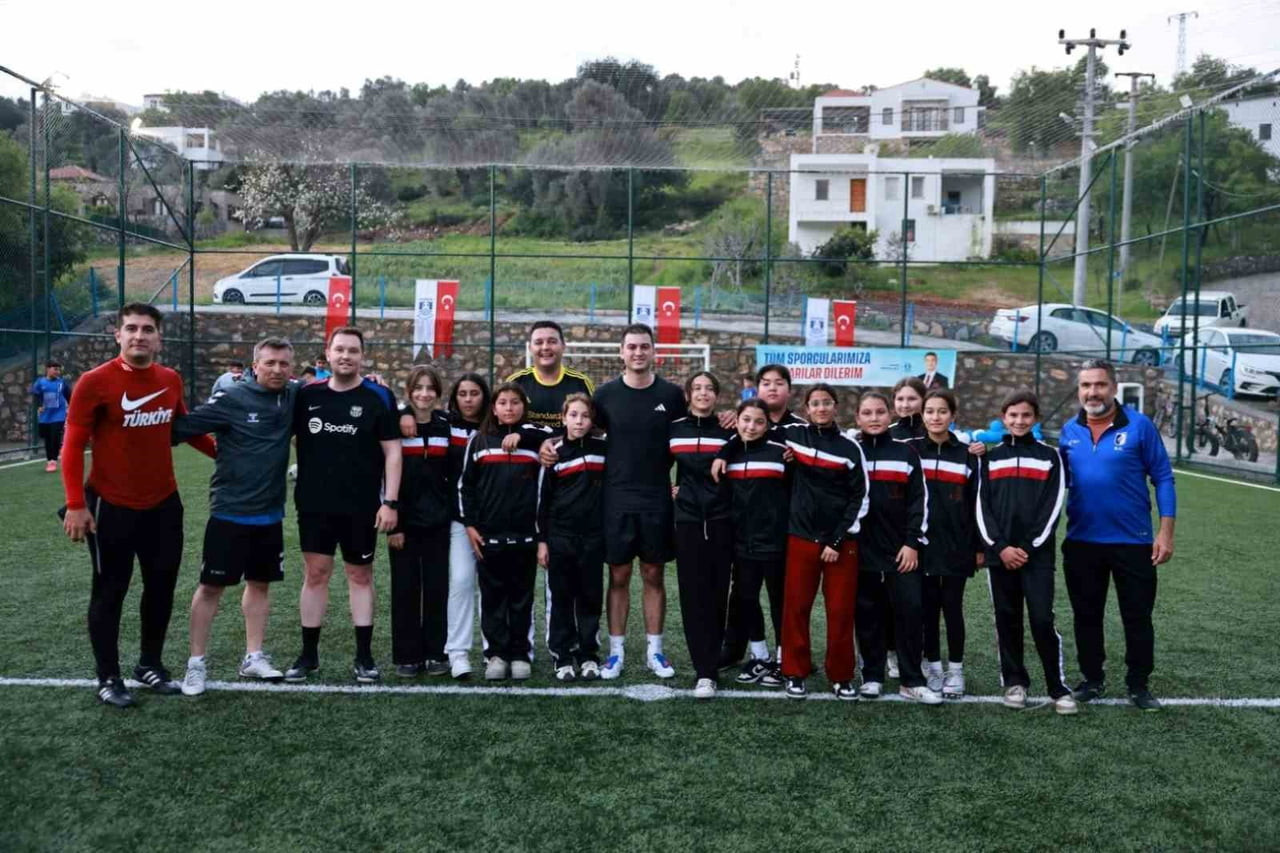 ÇİFTLİK HALI SAHA TESİSLERİ VATANDAŞLARIN KULLANIMINA AÇILDI