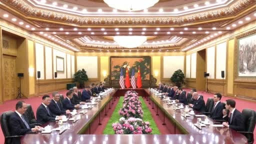 Çin Devlet Başkanı Xi Jinping ve ABD Başkanı Donald Trump, Çin’in başkenti Pekin’de...