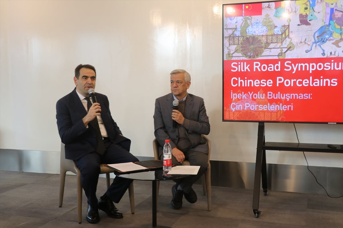 Çin'in başkenti Pekin'de, Yunus Emre Türk Kültür Merkezi'nde, "İpek Yolu Buluşması: Çin...