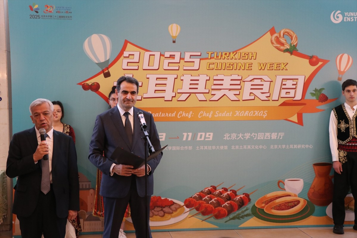 Çin'in önde gelen yüksek öğrenim kurumlarından Pekin Üniversitesinde Uluslararası Kültür Festivali...