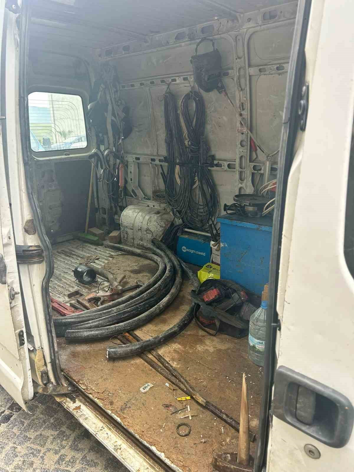 ÇİNE’DE KABLO HIRSIZLARI YAKALANDI