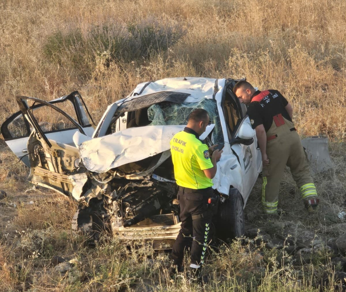 CİZRE İLÇESİNDE OTOMOBİLİN ŞARAMPOLE DEVRİLMESİ SONUCU 1 KİŞİ ÖLDÜ, 2 KİŞİ...