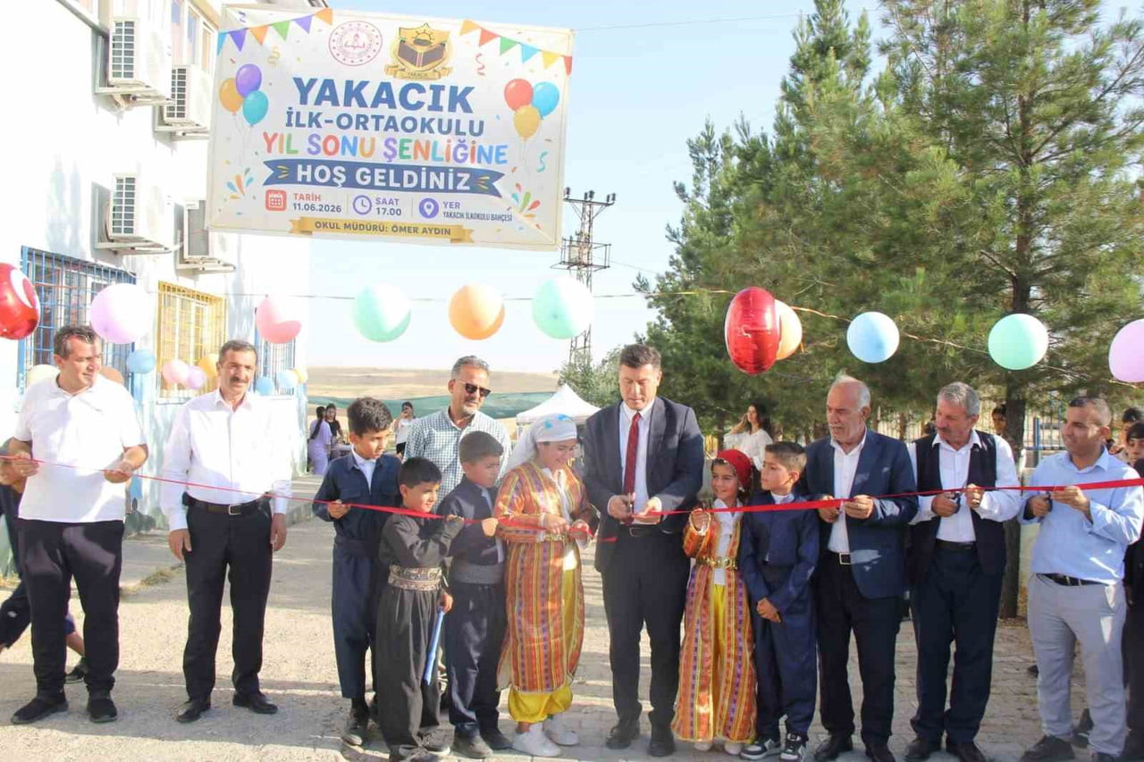 CİZRE YAKACIK KÖYÜ İLK VE ORTAOKULU TARAFINDAN DÜZENLENEN 'YIL SONU ŞENLİĞİ', ÖĞRENCİLERİN...