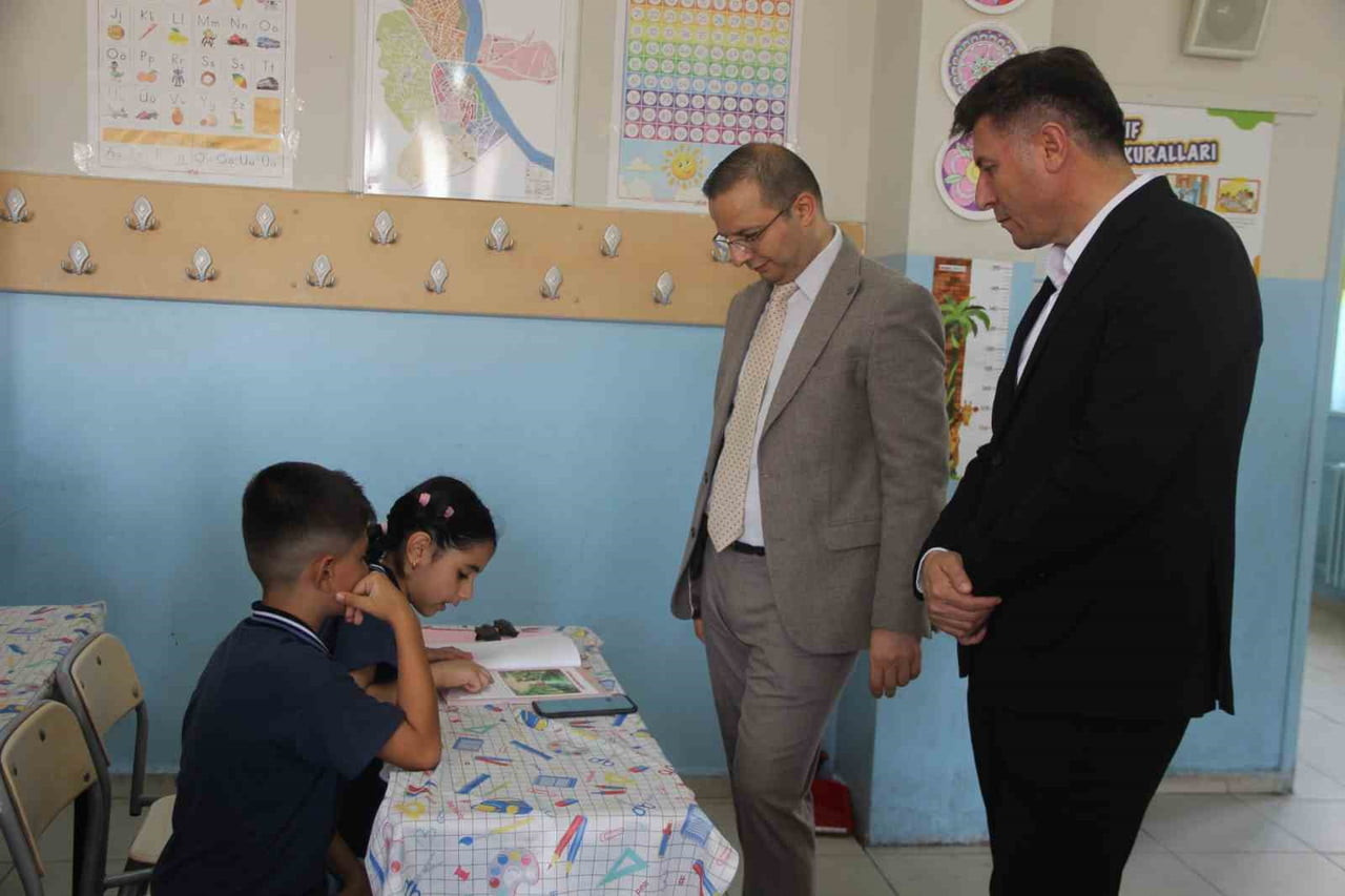 CİZRE'DE SON DERS ZİLİ ÇALDI: 47 BİN ÖĞRENCİ KARNE HEYECANI YAŞADI