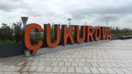 Çocuklar, ilk defa uçak görmenin mutluluğunu yaşadı
